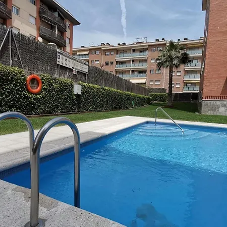 Apartamento+parking +piscina A 250mts Playa Fenals Apartment