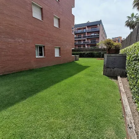 Apartamento+parking +piscina A 250mts Playa Fenals Apartment
